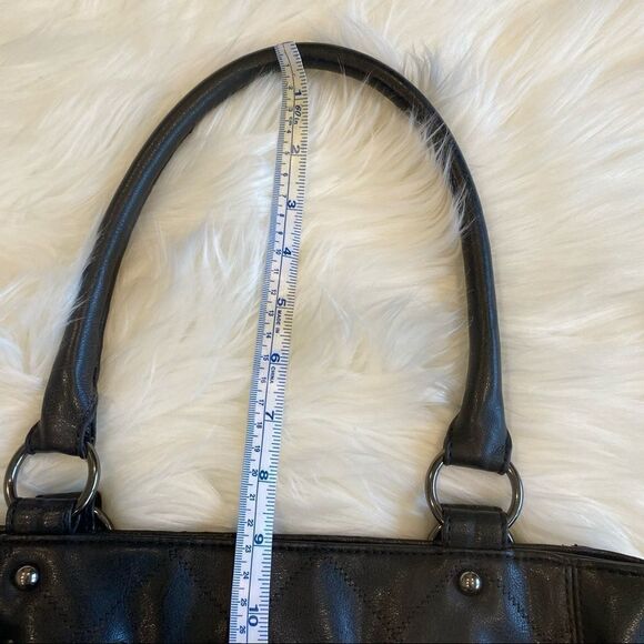 Relic Faux Leather Quilted Shoulder Purse like new - Picture 15 of 16